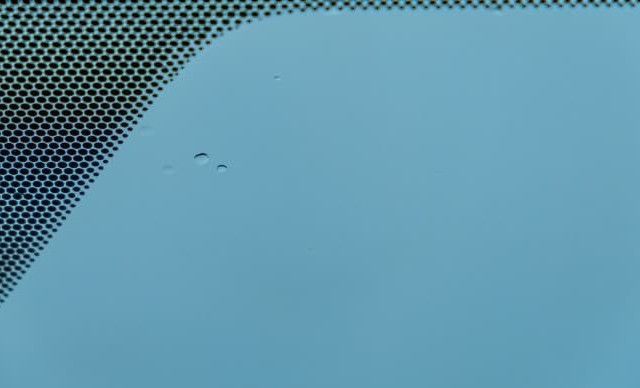 Mik azok a fekete pontok a szélvédőüvegen?
